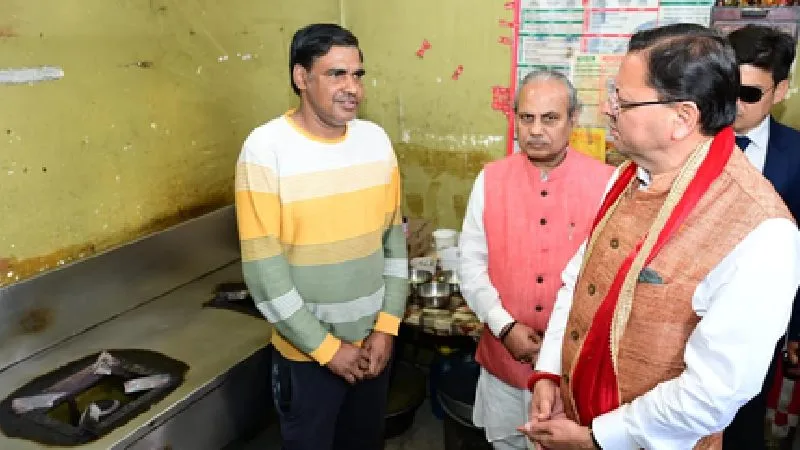 रेस्टोरेंट में पहुंचे सीएम पुष्कर सिंह धामी, गैस सप्लाई की स्थिति जानी, इंडक्शन अपनाने की दी सलाह