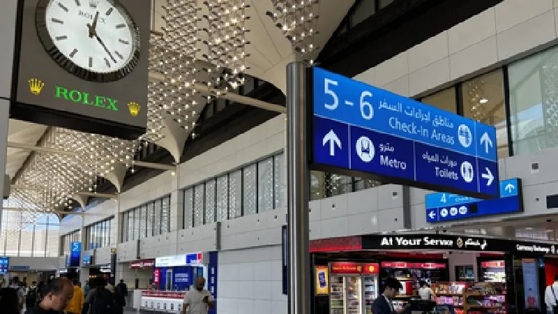 दुबई एयरपोर्ट के पास ड्रोन टकराने से लगी आग, सभी उड़ानें अस्थायी रूप से रोकी गईं