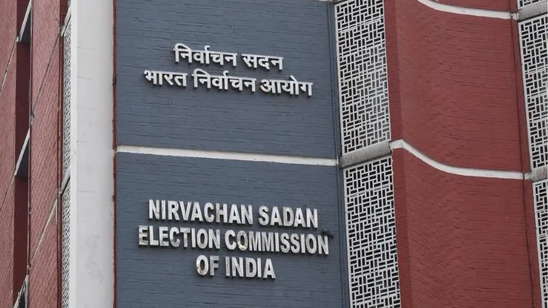 बंगाल चुनाव- ड्यूटी में लापरवाही पड़ी भारी, TMC दफ्तर में ‘टाइमपास’ करने वाले CRPF के तीन जवानों को चुनाव आयोग ने किया सस्पेंड