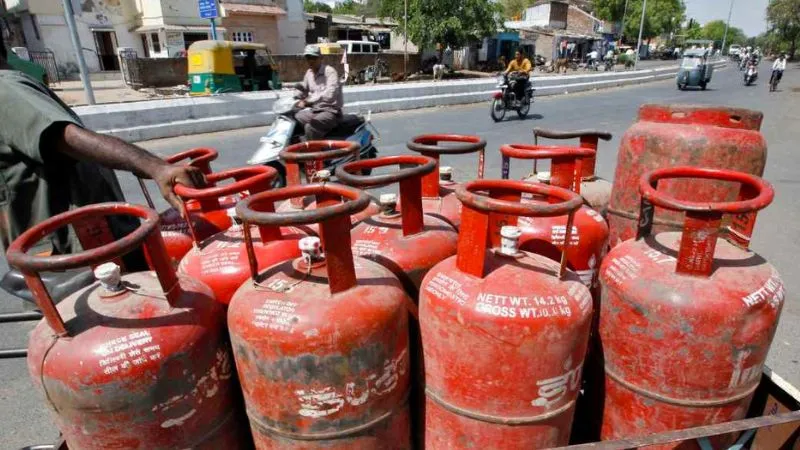 LPG सिलेंडर बुकिंग में बड़ा बदलाव, अब 15 नहीं...इतने दिन बाद ही बुक होगा अगला सिलेंडर
