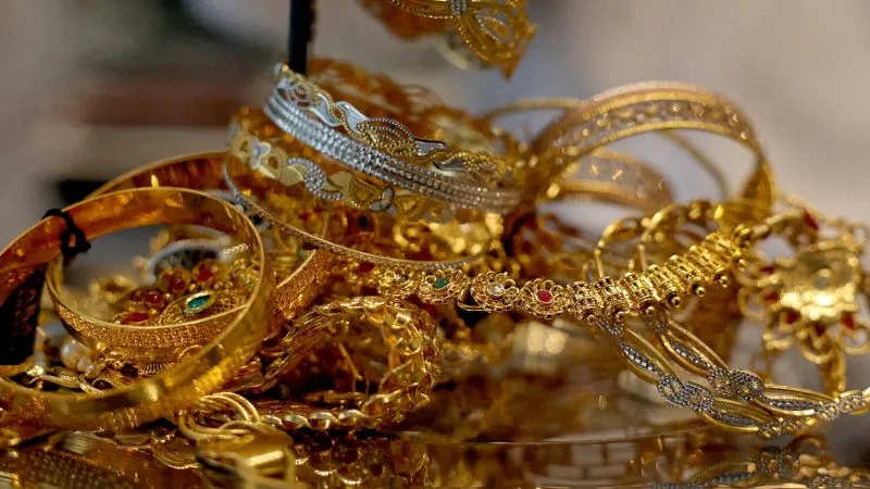 सोना-चांदी धड़ाम! डॉलर की मजबूती ने निवेशकों को दिया जोर का झटका, 4.3 प्रतिशत की भारी गिरावट