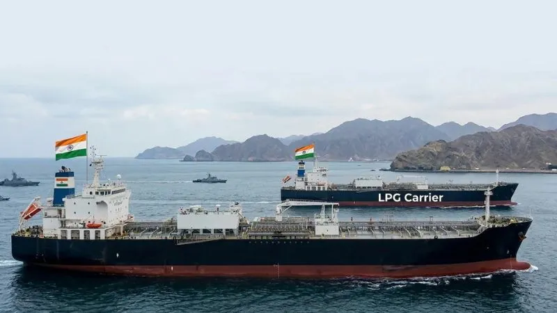 रणनीतिक जलमार्ग में भारतीय धाक! होर्मुज के पश्चिम में डटे हैं 22 भारतीय झंडे वाले जहाज और 611 नाविक