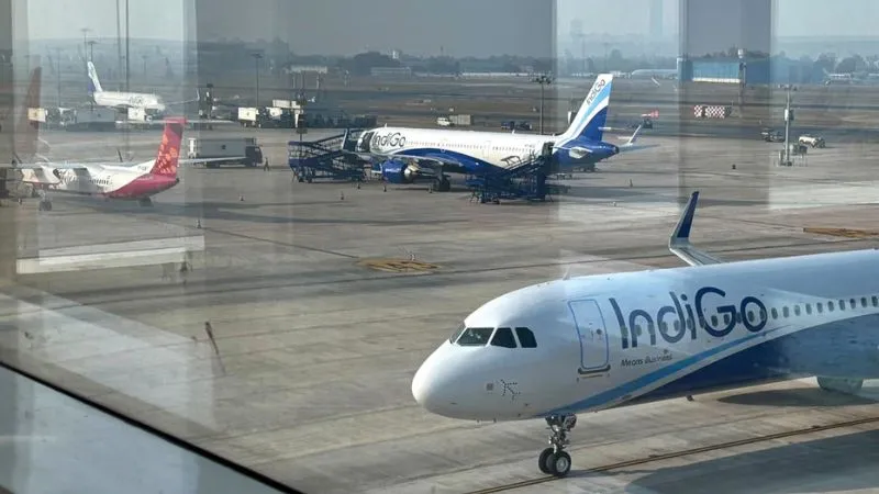 विशाखापट्टनम से दिल्ली आ रही फ्लाइट का इंजन फेल, IGI एयरपोर्ट पर इमरजेंसी लैंडिंग, 161 यात्री थे सवार