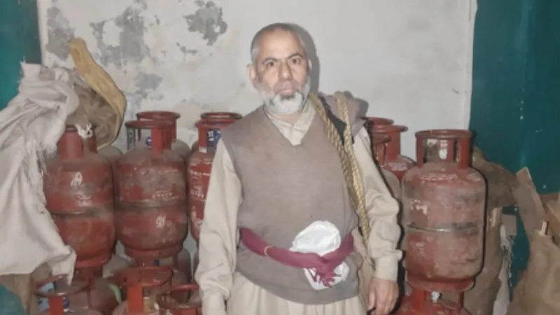 डोडा पुलिस ने भद्रवाह में 75 एलपीजी सिलेंडर बरामद कर तीन कालाबाजारियों को किया गिरफ्तार