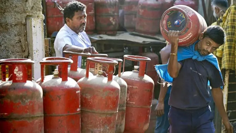 LPG सिलेंडर की नो टेंशन- सरकार का दावा, हर रोज हो रही है 50 लाख सिलेंडर की सप्लाई
