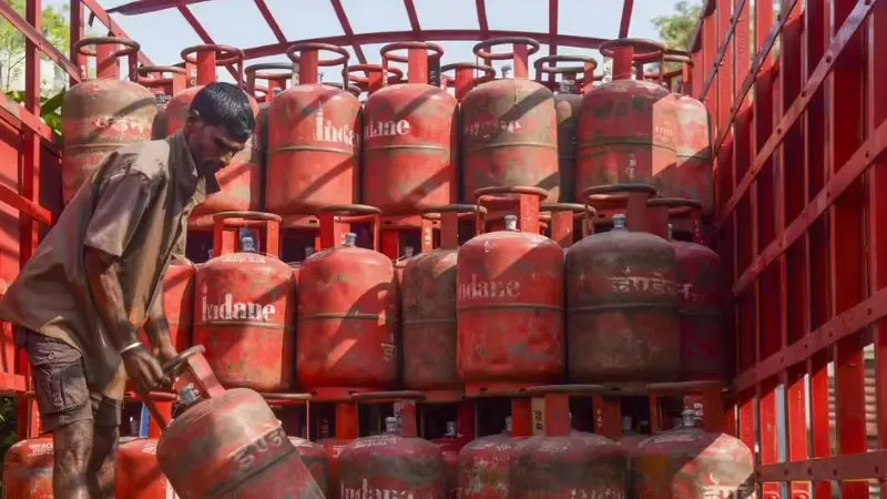 खुशखबरी! कमर्शियल LPG सिलेंडरों की सप्लाई शुरू, मार्केट में अब नहीं होगी गैस की कमी