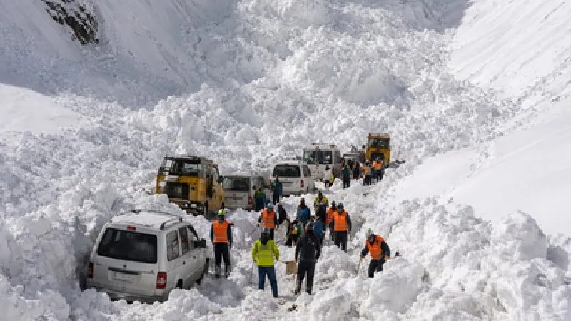 लद्दाख में बड़ा हादसा, जोजिला पास पर हिमस्खलन से 6 की मौत, 5 घायल
