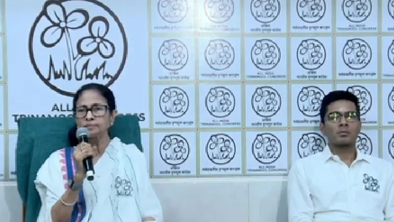 पश्चिम बंगाल विधानसभा चुनाव: ममता बनर्जी भवानीपुर से लड़ेंगी, टीएमसी ने 294 उम्मीदवारों की लिस्ट जारी