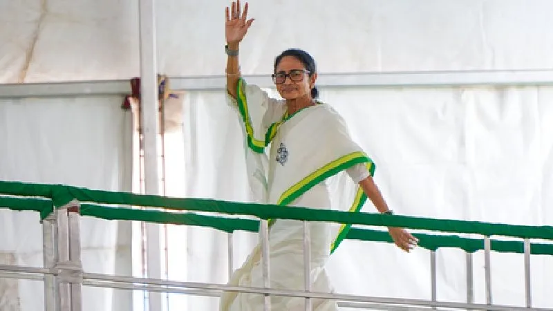 मुख्यमंत्री ममता बनर्जी का विमान खराब मौसम में 1 घंटे तक हवा में रहा, फिर कोलकाता में हुई सुरक्षित लैंडिंग