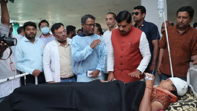 छिंदवाड़ा बस हादसा: पीड़ितों से मिले सीएम मोहन यादव, हर संभव मदद का भरोसा