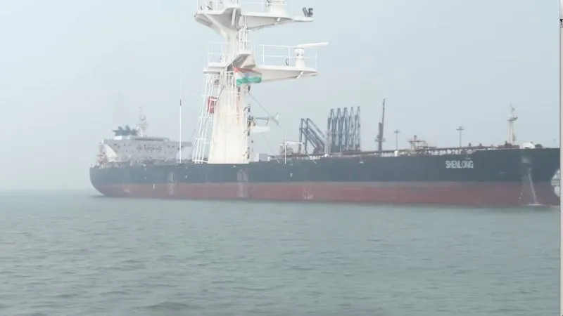 ईरान-इजरायल जंग के बीच स्ट्रेट ऑफ होर्मुज पार कर मुंबई पहुंचा तेल टैंकर, जहाज के इंडियन कैप्टन ने दिखाई थी सूझबूझ