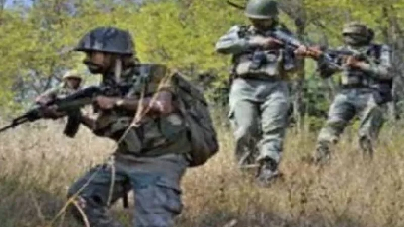 कांकेर में पुलिस को बड़ी कामयाबी, दो इनामी नक्सलियों ने किया सरेंडर