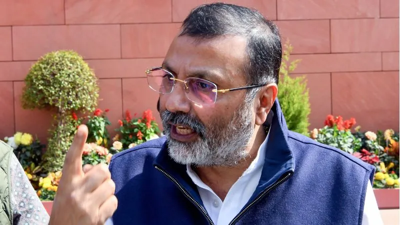 निशिकांत दुबे का राहुल पर तीखा हमला, बोले- कांग्रेस के कारनामों ने देश के इतिहास को पहुंचाई चोट