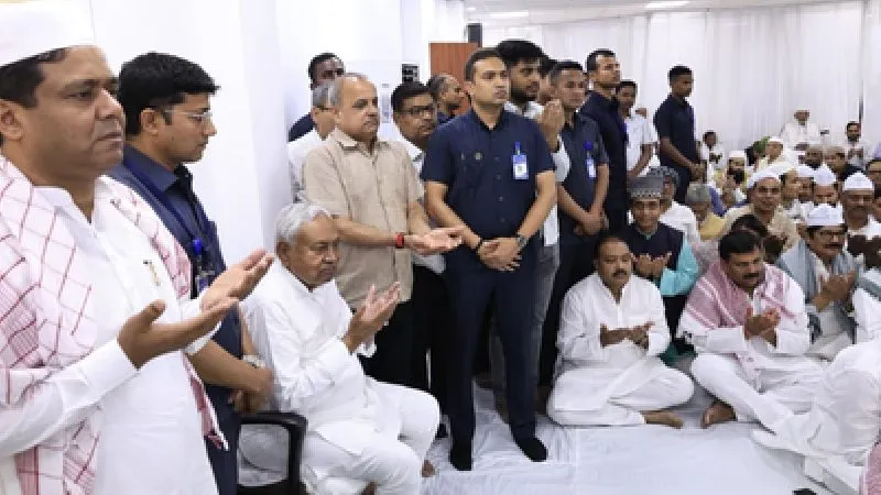 नीतीश कुमार का मुख्यमंत्री आवास में इफ्तार आयोजन, बड़े पैमाने पर रोजेदारों ने शिरकत की