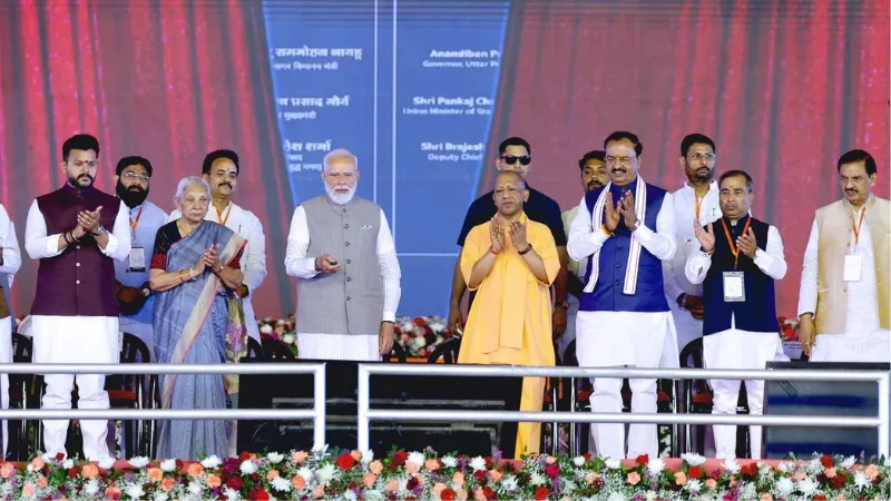 विकसित उत्तर प्रदेश की 'उड़ान' का प्रतीक है नोएडा इंटरनेशनल एयरपोर्ट... PM मोदी ने जनता से कराया अनोखा उद्घाटन