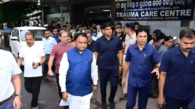 ओडिशा के कटक में बड़ा हादसा... SCB मेडिकल कॉलेज के ICU में आगे लगने से 10 की मौत; मौके पर पहुंचे CM मोहन माझी