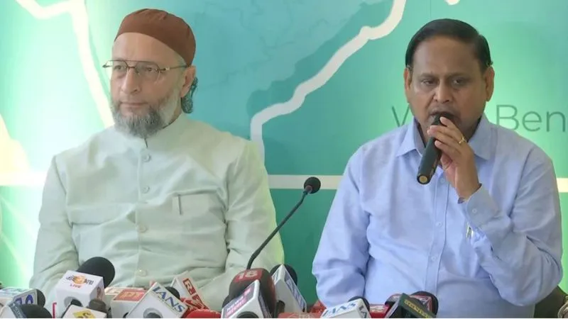 ममता के गढ़ में ओवैसी की ‘एंट्री’, हुमायूं कबीर से मिलाया हाथ, 182 सीटों पर चुनाव लड़ेगा गठबंधन