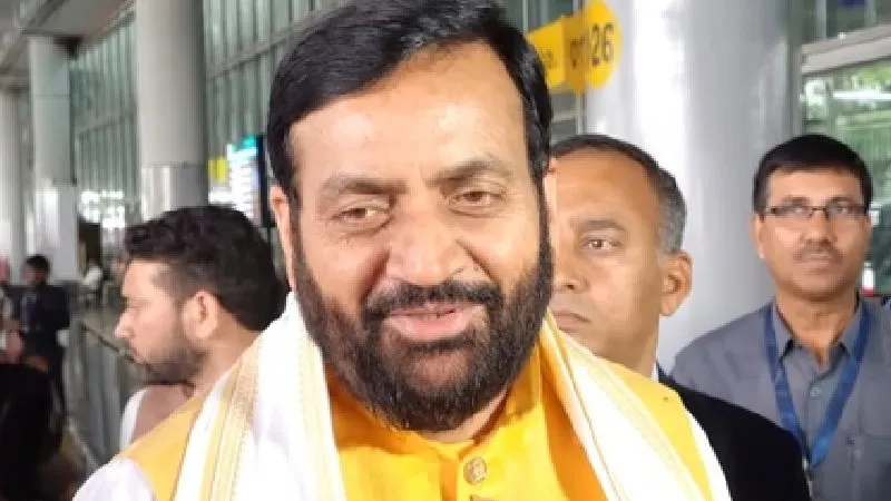 कोलकाता पहुंचकर नायब सिंह सैनी का ममता सरकार पर हमला, बोले– बंगाल में लोकतंत्र खतरे में