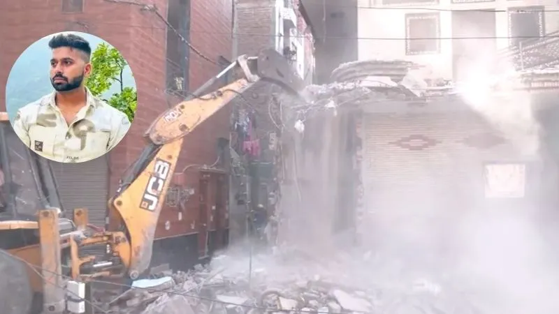 तरुण हत्याकांड: योगी स्टाइल में आरोपियों को सबक! घर पर गरजा बुलडोजर, होली पर नफरत में ली थी जान