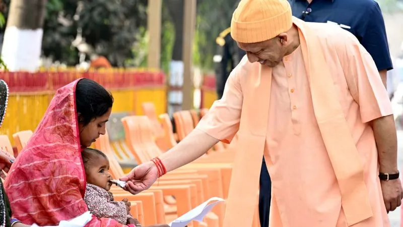 हर फरियादी के जख्मों पर ‘मरहम’, जनता दर्शन में CM योगी ने सुनीं 200 समस्याएं, तत्काल समाधान की दी गारंटी