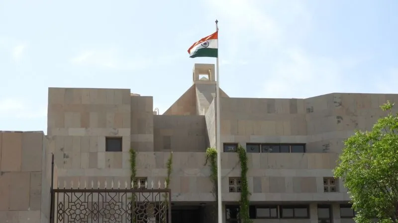 UAE में फंसे भारतीय सावधान! दूतावास ने जारी की नई एडवाइजरी, एक्सपायरी वीजा वालों के लिए विशेष सलाह