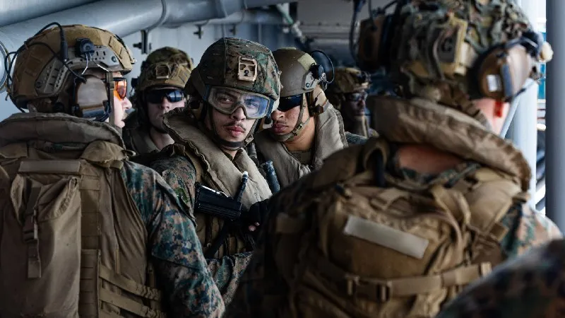 ईरान-US के बीच भीषण होगी जंग! मिडिल ईस्ट में अमेरिका ने उतारे 3500 सैनिक, USS Tripoli पहुंचा ऑपरेशन जोन