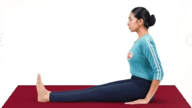 स्वस्थ जीवन के लिए अपनाएं पश्चिमोत्तानासन, जानें करने की सही विधि और फायदे