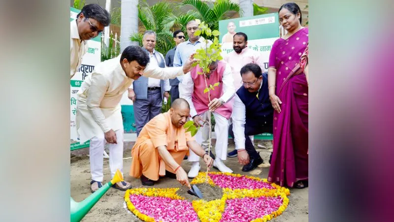 यूपी में 242 करोड़ पौधों के साथ हरित क्रांति, योगी सरकार ने गिनीज रिकॉर्ड तोड़ा
