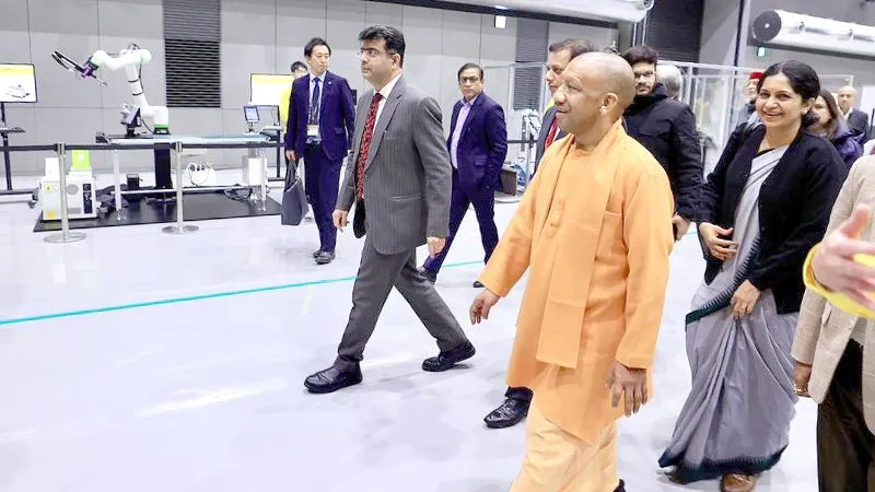 1 ट्रिलियन डॉलर अर्थव्यवस्था की ओर बढ़ रहा UP, CM योगी के सिंगापुर-जापान दौरे ने खोले नए द्वार
