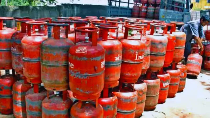 LPG Cylinder की जमाखोरी रोकने के लिए सरकार का बड़ा कदम, देशभर में लागू किया ESMA ,जानिए गैस की किल्लत होने पर सबसे पहले किसे मिलेगा सिलेंडर?