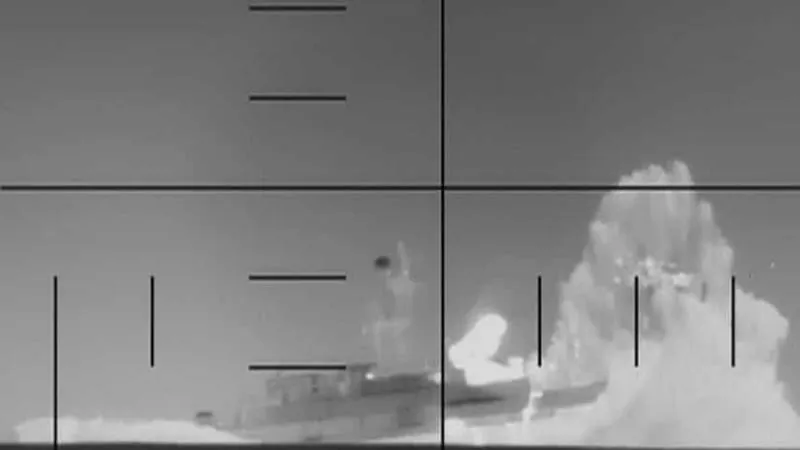 ईरानी युद्धपोत को अमेरिकी पनडुब्बी ने पानी के अंदर से हमला कर डुबोया, 87 की मौत, 100 से ज्यादा लापता, VIDEO