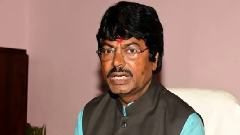 योगेंद्र साव 3 साल के लिए कांग्रेस से निष्कासित, हेमंत सोरेन पर टिप्पणी पड़ी भारी