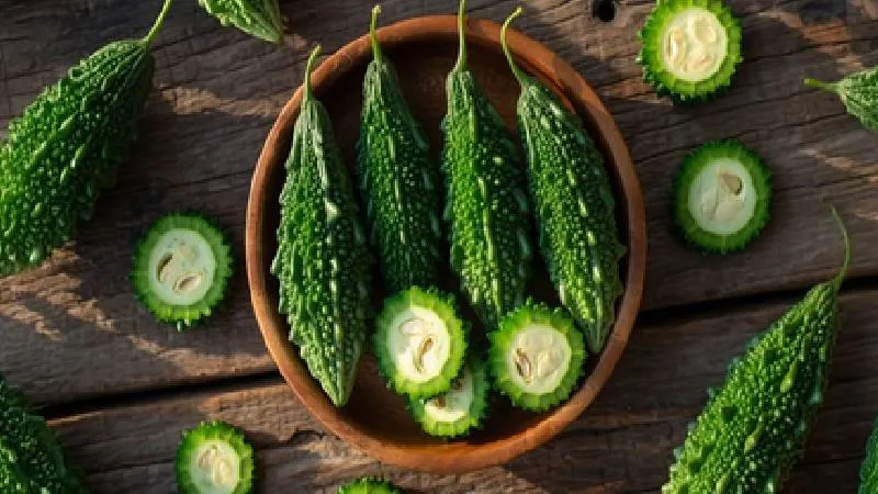 गर्मियों में करेला है सेहत का सुपरफूड, जानिए इसके चमत्कारी फायदे