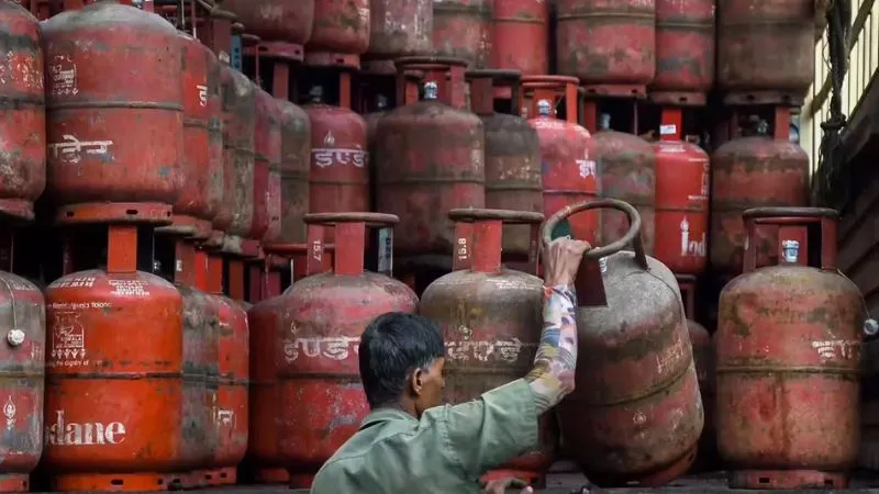 सरकार का बड़ा फैसला, गैस उपभोक्ताओं के लिए अलर्ट, नया नियम नहीं माना तो LPG कनेक्शन होगा बंद