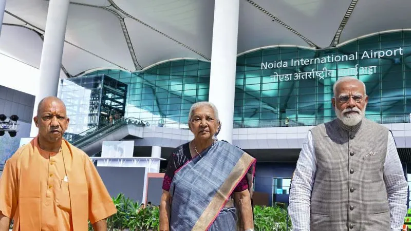 PM मोदी ने किया नोएडा इंटरनेशनल एयरपोर्ट का उद्घाटन, CM योगी भी रहे मौजूद, जानें एशिया के सबसे बड़े हवाईअड्डे की खासियत