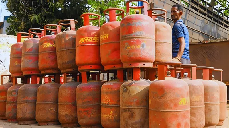 कॉल पर बुक न हो सिलेंडर तो करें ये काम, घर बैठे दूर हो जाएगी परेशानी, जान लें ये जरुरी बातें