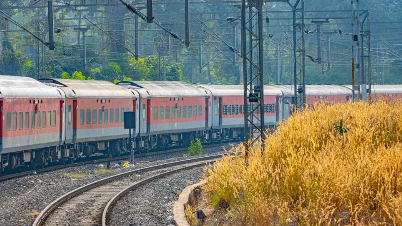 Indian Railway: यात्रियों के लिए बड़ी खुशखबरी, रेलवे देगा फ्री टिकट और मुफ्त खाना