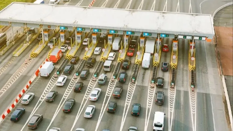 नेशनल हाईवे पर बढ़ी टोल पास की कीमत, जानिए अब कितना देना होगा सालाना शुल्क