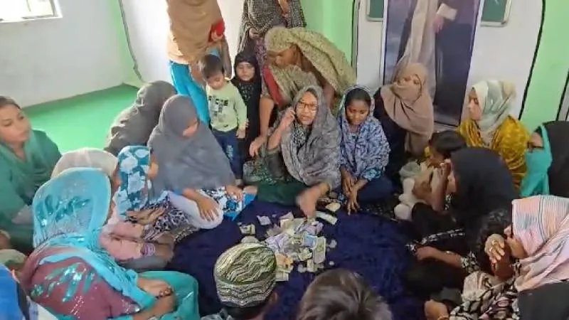 वाराणसी मदरसे में महिलाओं ने ईरान की मदद में जुटाया चंदा, अमेरिका पर जताई नाराज़गी