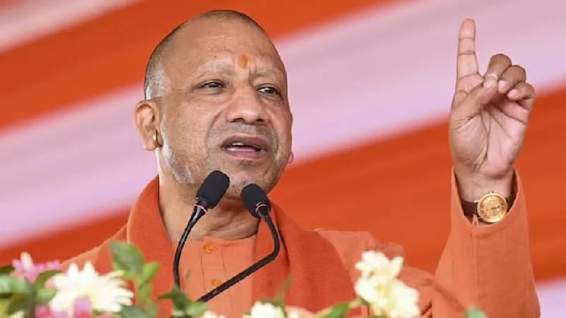 पेट्रोल-डीजल को लेकर अफवाहों पर योगी सरकार सख्त, कहा- कहीं कमी नहीं