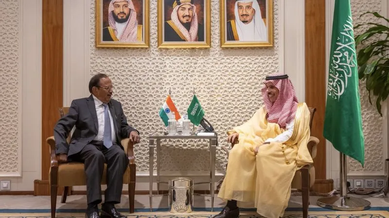 पाक फाइटर जेट तैनाती के बीच अचानक सऊदी अरब पहुंचे अजीत डोभाल, जानें भारत की रणनीति