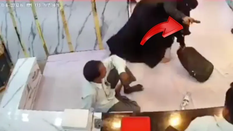 बुर्का पहनकर शोरूम में घुसी महिला, तमंचे की नोक पर लूटे गहने, अब ऐसी सच्चाई आई सामने की पुलिस का भी माथा घूमा