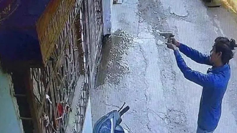 आदित्यपुर में भाजपा नेता के घर फायरिंग, इलाके में दहशत