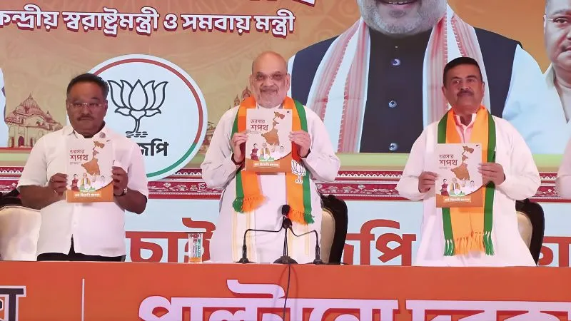 'महिलाओं को हर महीने ₹3000, 6 महीने में UCC, 45 दिन में 7वां वेतन आयोग', बंगाल के लिए BJP ने मेनिफेस्टो में किए बड़े वादे