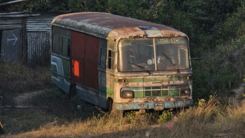 जम्मू-कश्मीर में दर्दनाक बस हादसा, उधमपुर में खाई में गिरी बस, 10 की मौत; कई घायल