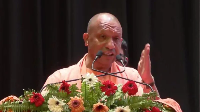 योगी सरकार में विदेशी श्रद्धालुओं का बढ़ा भरोसा, प्रयागराज बना आध्यात्मिक पर्यटन का केंद्र