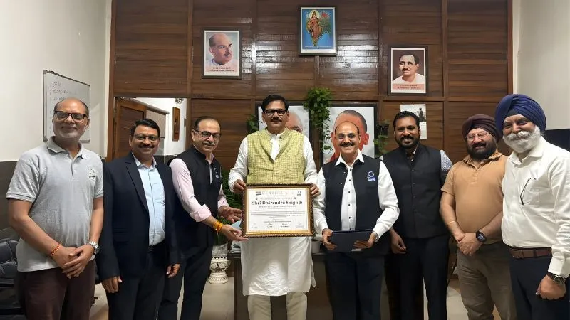 जेवर विधायक धीरेंद्र सिंह को मिला राष्ट्रीय सम्मान, नोएडा इंटरनेशनल एयरपोर्ट परियोजना को साकार करने में योगदान के लिए GACS ने किया सम्मानित