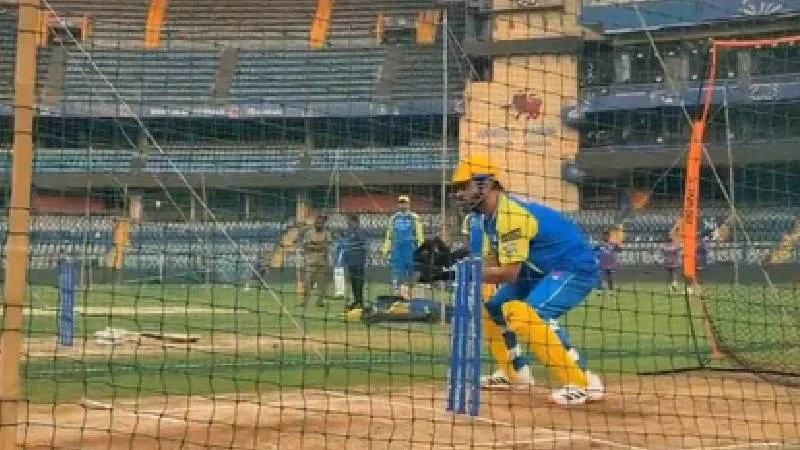 IPL 2026: प्रैक्टिस में कीपिंग करते दिखे धोनी, MI के खिलाफ वापसी के संकेत