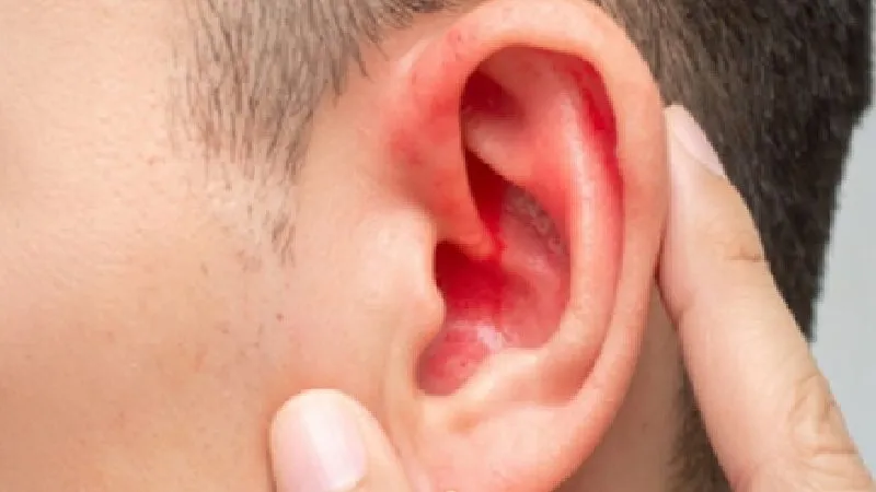 कान दर्द से राहत के आयुर्वेदिक घरेलू उपाय, हेडफोन से होने वाले नुकसान से बचाव