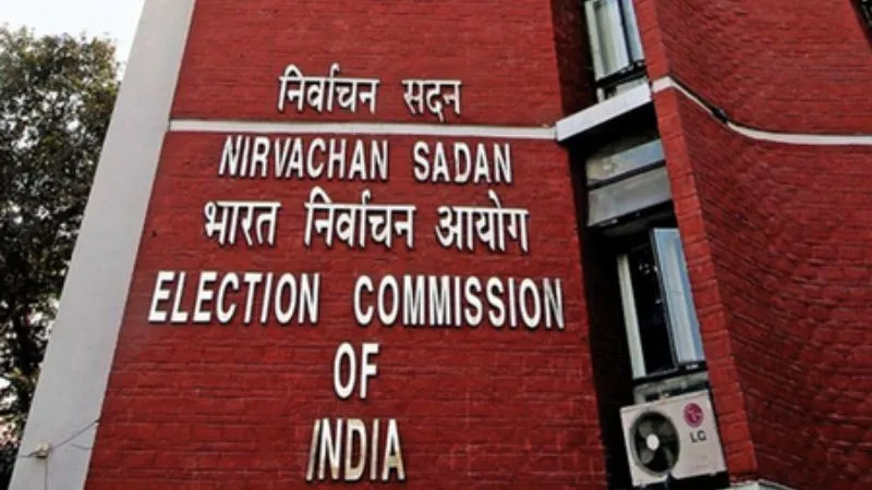 बंगाल चुनाव के बीच अभिषेक बनर्जी के गढ़ में EC का सख्त वार, 5 पुलिस अधिकारी निलंबित; जानें पूरा मामला